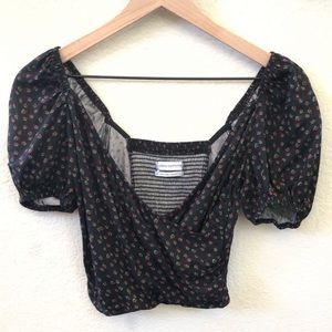 urban outfitters black motif crop top small strawberry print size XS
